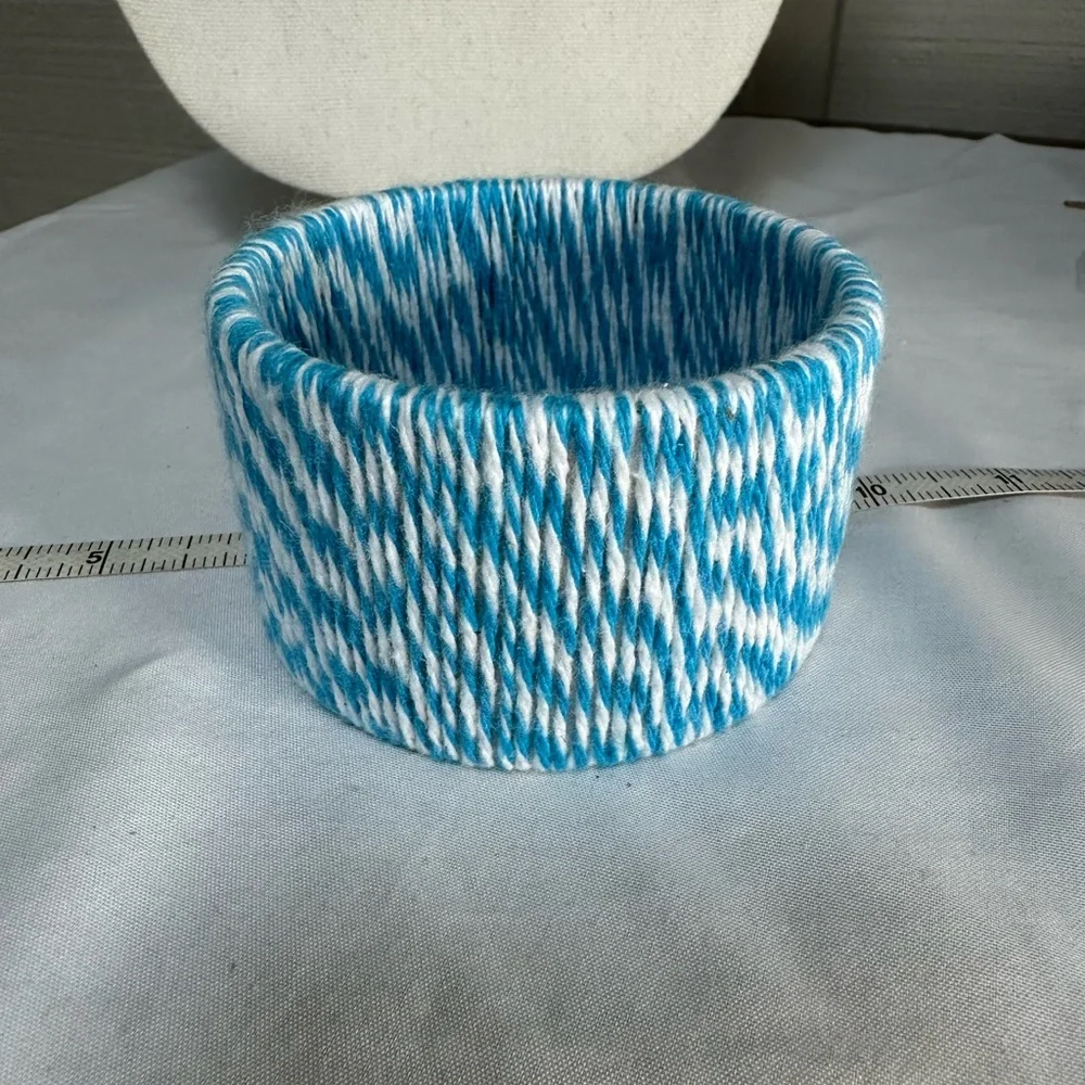 Three large colorful yarn bangle bracelets - Picture 5 of 7